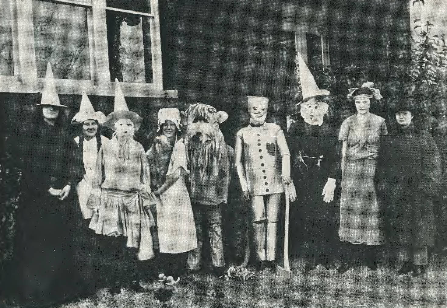 1921_Locust_yearbook_p._156_(Wizard_of_Oz_Cast)